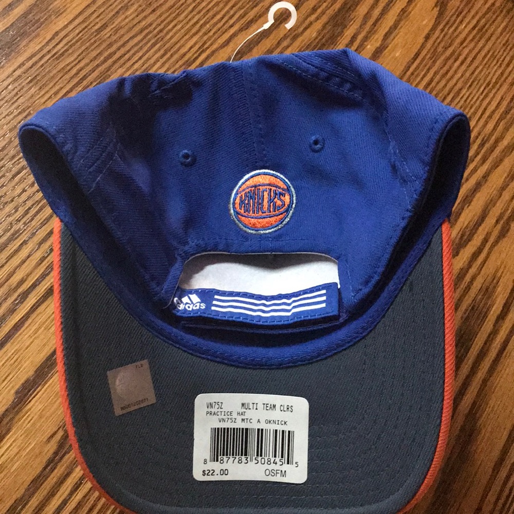 ONE LEFT!  Knicks 🏀 - Picture 2 of 5